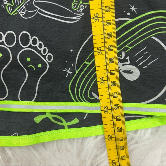 Under Armour UA Run Hundred Packable Jacket 1368161 001 Women’s Sz M - Picture 14 of 16